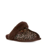 UGG Scuffette Caspian Slipper Burnt Cedar - Image 2